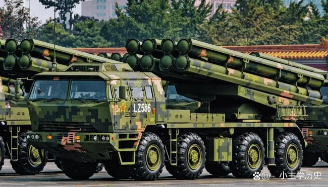 俄军“冰雹”火箭炮炸毁乌军指挥所 20秒34发火力震撼