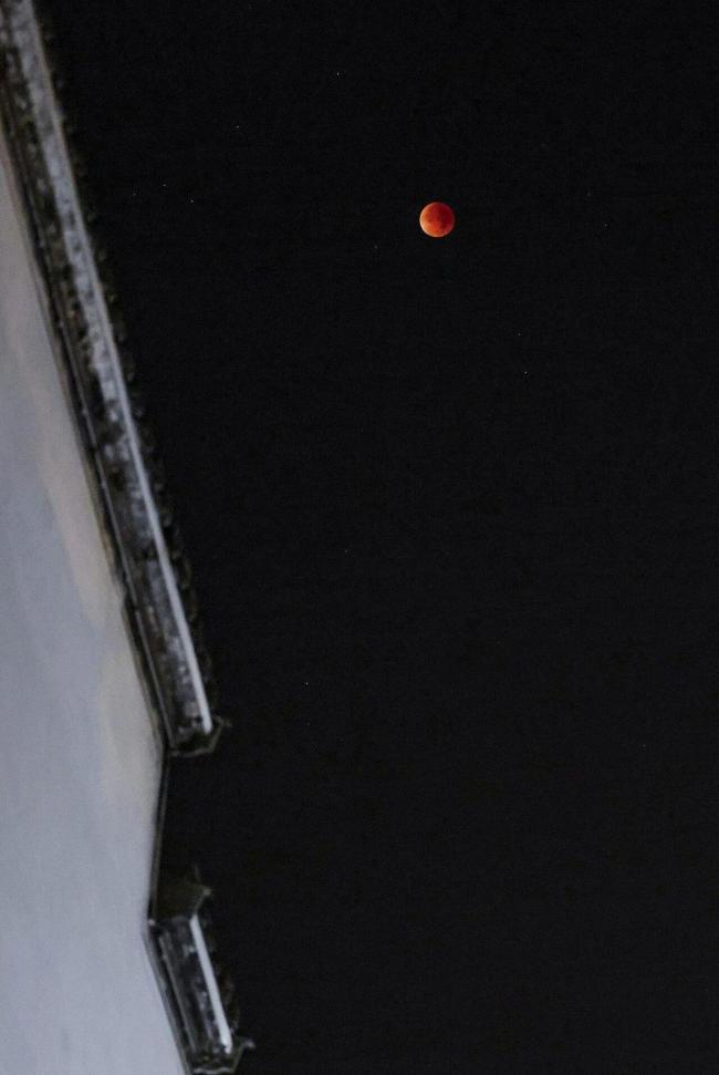 刷屏朋友圈！“紅月亮”高清大圖來(lái)了