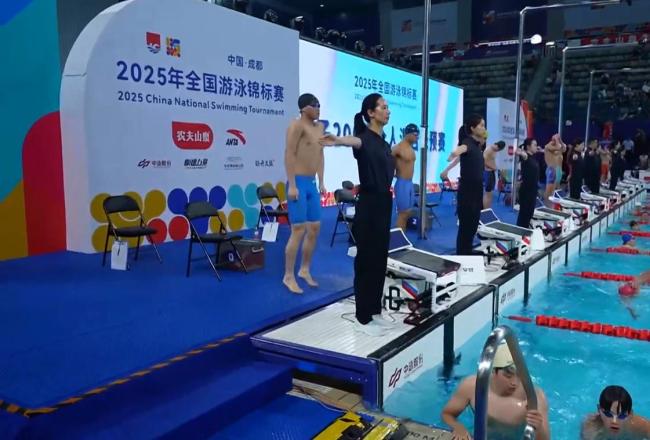全锦赛女子50米仰泳预赛汪雪儿28秒06小组第一强势晋级 多项目激烈争夺
