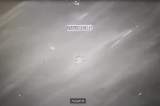 美议员公布UFO画面：导弹击中仍飞行