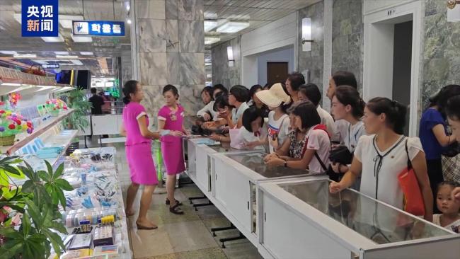 朝鲜民众庆祝国庆画面!