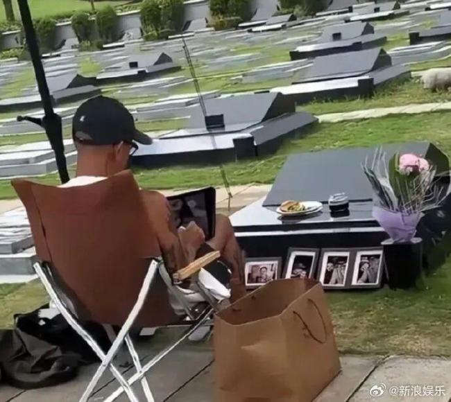 具俊晔在大S墓碑上刻誓词 不灭爱恋见证