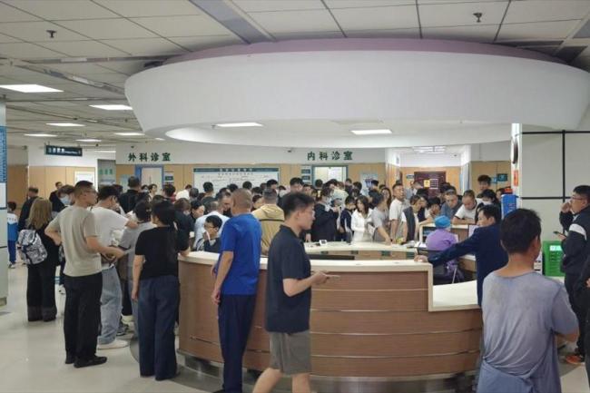 雷暴后400多人挤爆急诊科