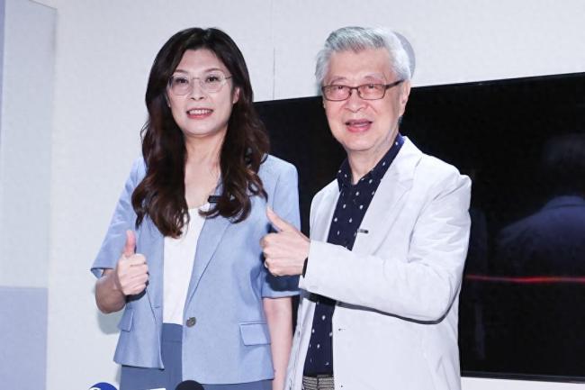 郑丽文拜会台行政机构前负责人陈冲