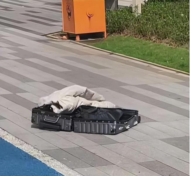 女子将行李箱从43楼抛下辩称没拿住