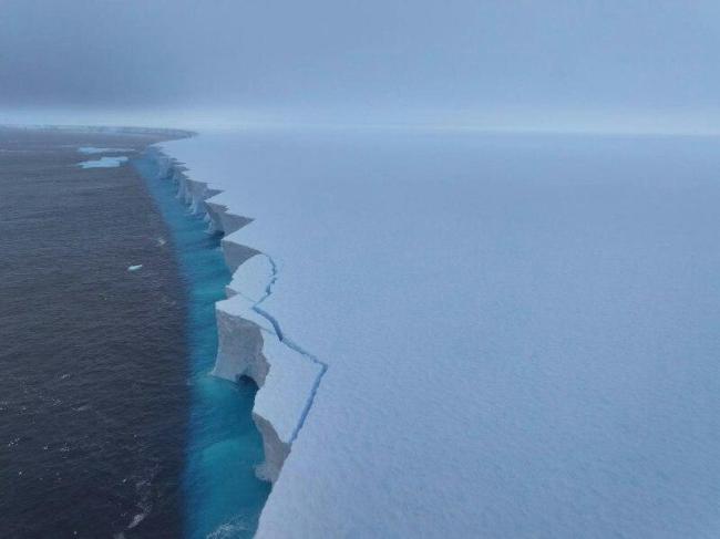 世界最大冰山再次发生大规模断裂 面积缩减近20%