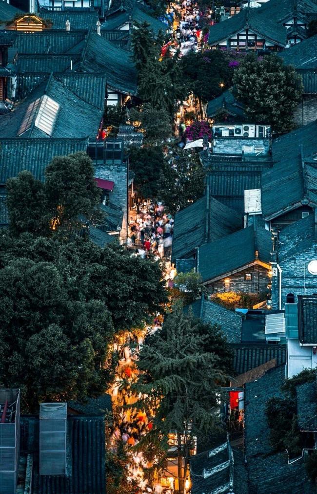 跟随影视作品，到成都的街道走一走