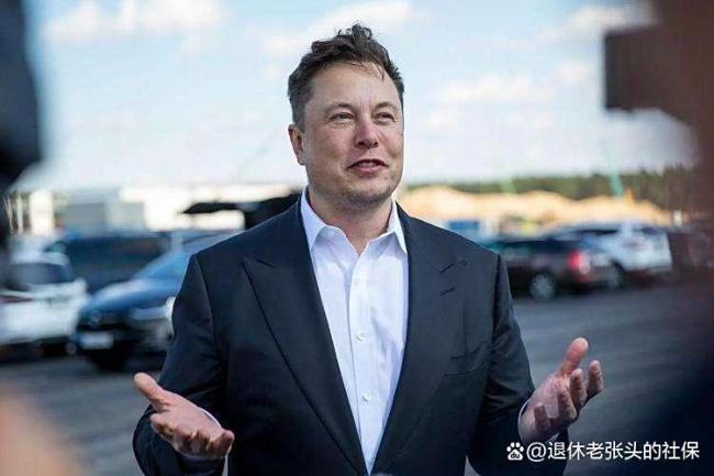 美国国会刚通过8000多亿军费预算，马斯克为何大骂政府要完了？