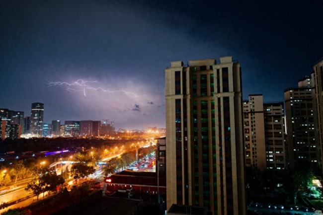 为什么今年有经常下雨的季节！