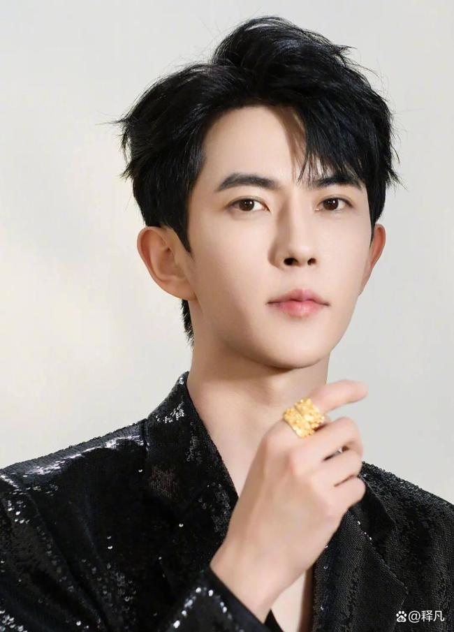 于朦胧曾把在路上粉丝护在身后