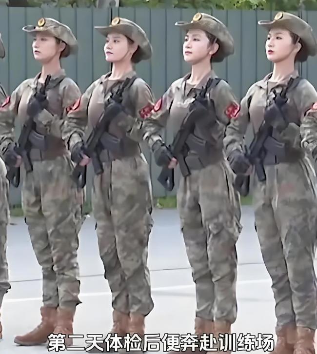 参加九三阅兵女民兵为入伍弟弟送行 家族荣光延续