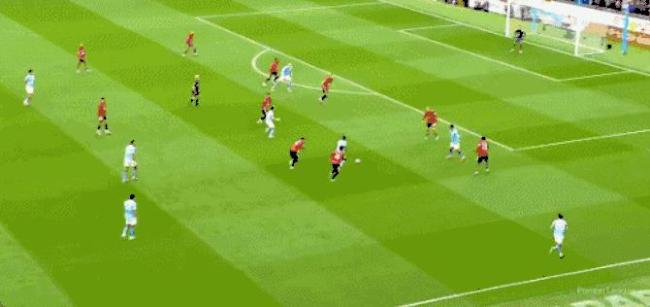 英超：曼城3-0大胜曼联 哈兰德双响创纪录