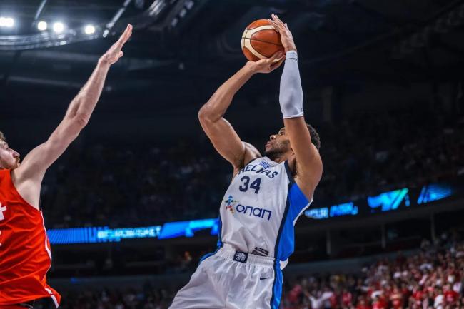 打爆字母哥的土耳其妖星 NBA最稀缺的空间型内线 限制字母哥的秘诀