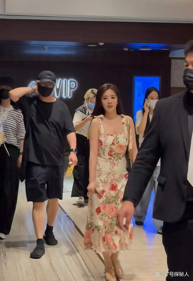 王晓晨双下巴 现场互动笑料足