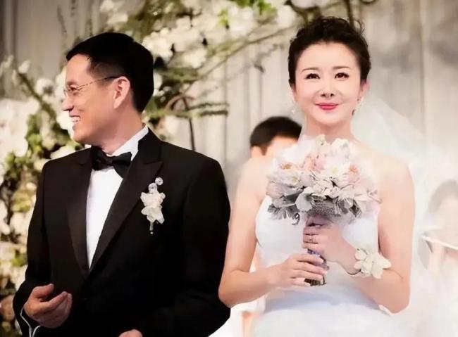 孙菲菲说前夫不准她提年龄差15岁 婚姻重担独自扛