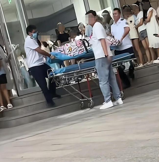 医院回应大二女生在宿舍分娩 大人小孩平安