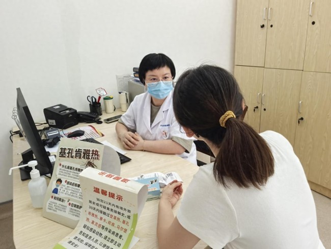 女孩身上冒大量水疱确诊带状疱疹 该病正迎来高发期多与这些事有关