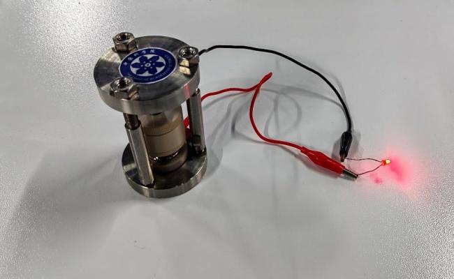 中国科学家开发出首例氢负离子电池