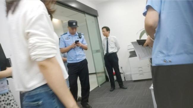 记者卧底曝“AB贷”套路：黑户也能贷！