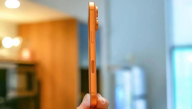 iPhone 17 Pro Max首发体验 外观大胆争议多