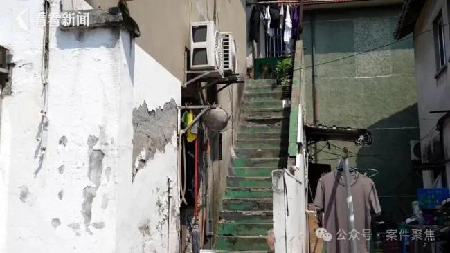 男子潜入邻居家向热水瓶内小便 因对女邻居不满