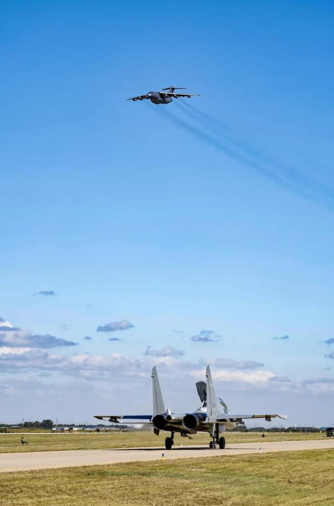空军航空开放活动没能去现场？一组壁纸带你过眼瘾