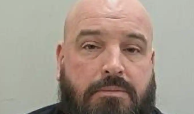 英国货车司机看色情片分心撞死一人,死者是两名孩子的父亲