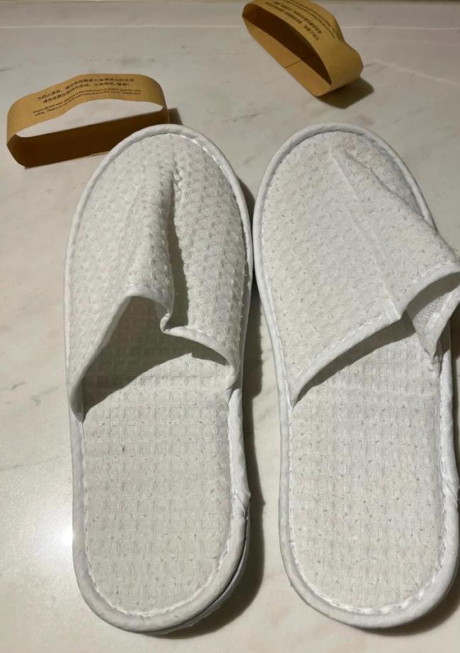 万豪酒店被曝拖鞋系回收后重复使用