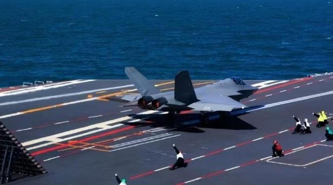 歼-35等完成在福建舰上弹射起飞 海空战力新篇章