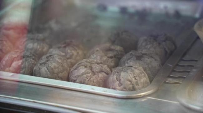 上海老字号月饼销售迎来小高峰 现烤月饼热度不减