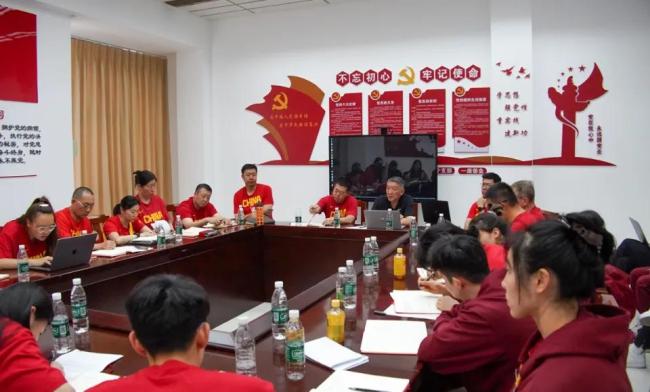 王治郅担任中国女篮陪练 手把手教韩旭张子宇 传承奥拉朱旺级别技术