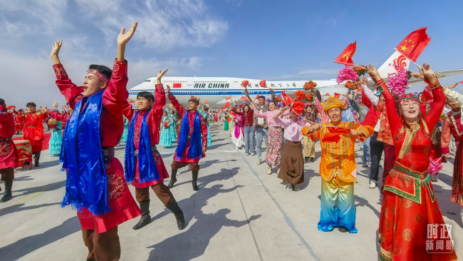 时政新闻眼丨历史性的新疆之行开启，传递哪些重要信息