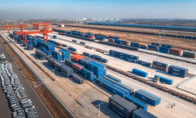 为什么波兰在中国 - 欧洲的发货中重新释放火车