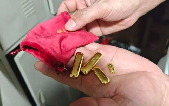 浙江：阳光下的守护11万元黄金，投资失败… 民警及时劝阻保住财产