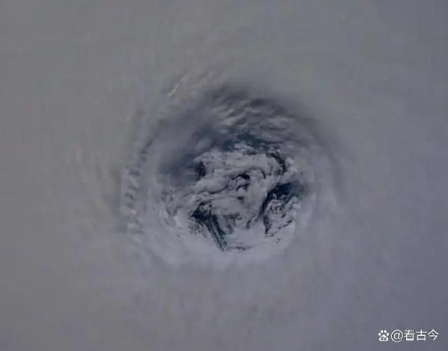 海外空间站拍到桦加沙台风眼 直径70公里颠簸情状