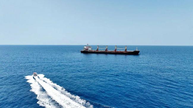 舟师亚丁湾海域遑急挽回一商船船员