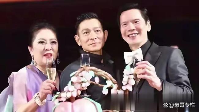 刘德华演唱会来了 天王再燃歌迷热情