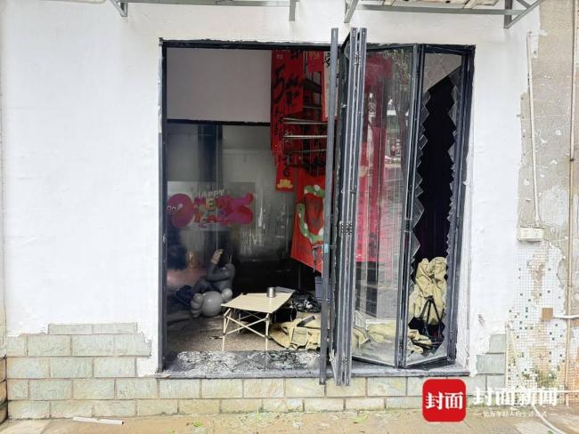 珠海司机台风天驾车造浪被拘10日 涉水行驶致商铺受损