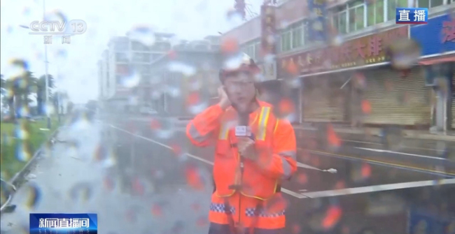 120多斤记者12级风圈中扎马步出镜