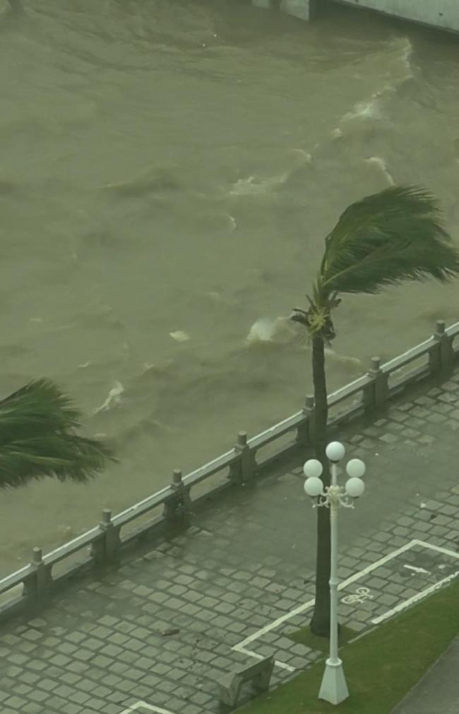 珠海巨浪滔天吹起17级狂风 台风“桦加沙”考验城市韧性