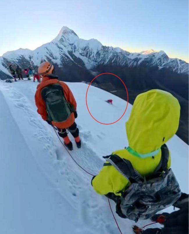 四川那玛峰一登山者滑坠落崖死亡 未开放区域偷登酿悲剧