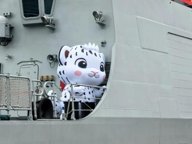 雪豹“宁萌”喊你来青岛看军舰 燃“豹”奥帆中心码头