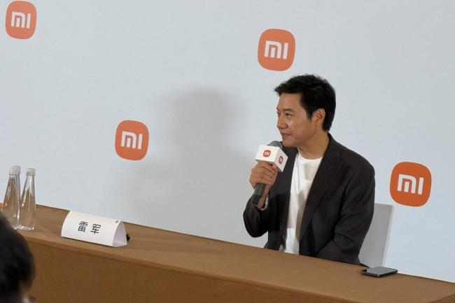 雷军：跟苹果竞争是漫长痛苦的过程