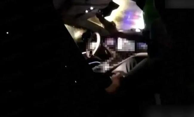 醉酒男子副驾睡觉启用自动驾驶被刑拘