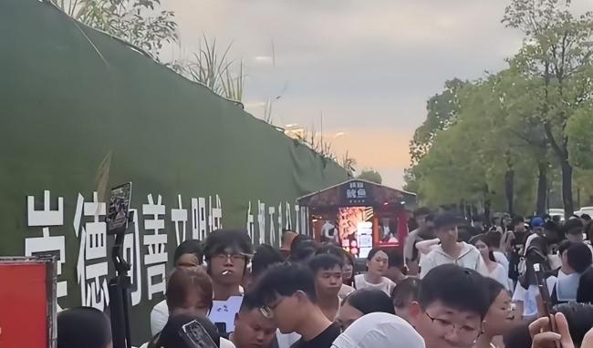 鸡排哥发声感谢网友关心 真诚服务温暖人心
