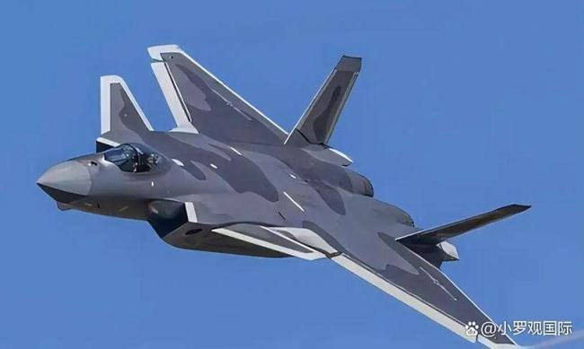 中国先进武器井喷式亮相美国着急了 300倍产能差距引发担忧