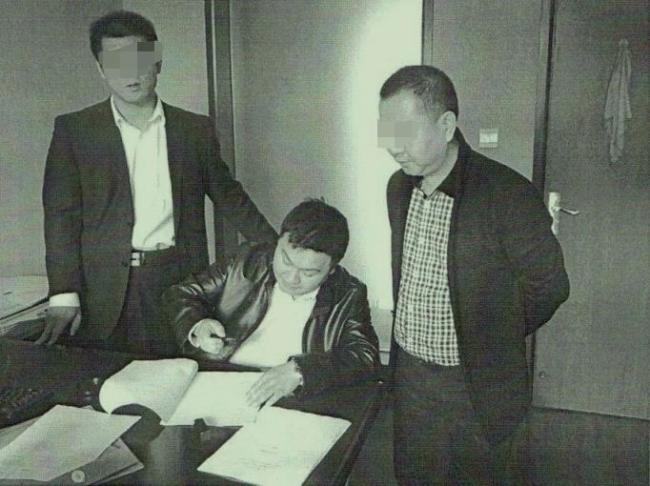 莱桑商业银行贷款欺诈的背后是33亿元人民币，银