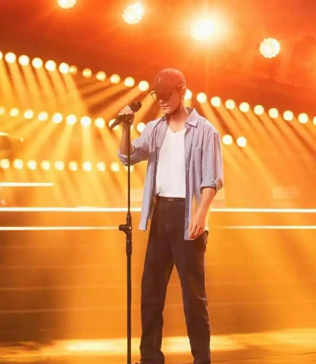 肖战湾区表演恰逢出道九周年 燃爆全场的音乐盛宴