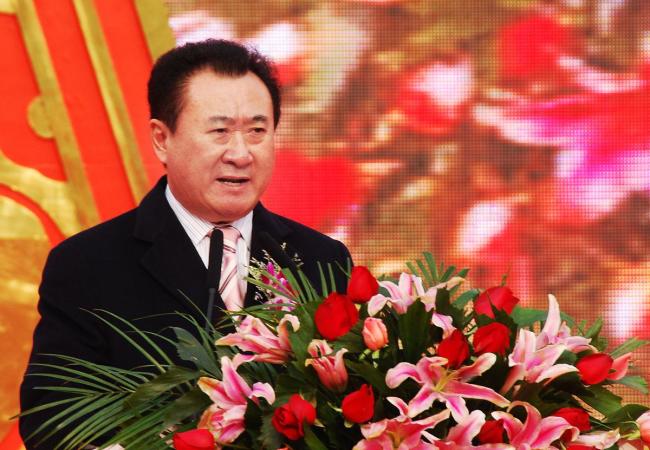 王健林卖万达广场为什么越卖越穷