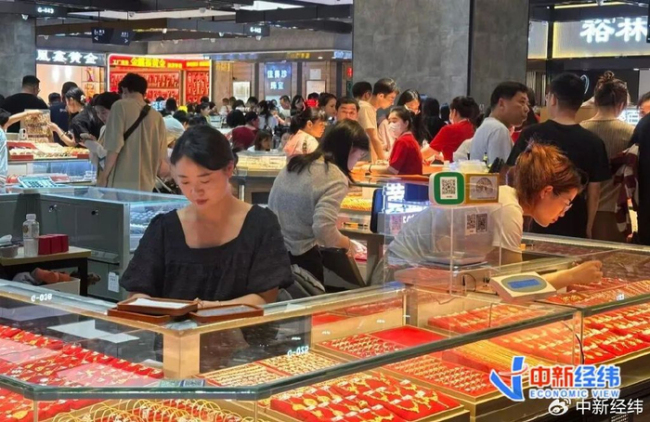 开6家金店女子称金价涨净利整体降